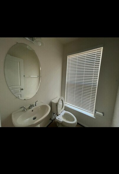 Building Photo - 8322 Heritage Crossing Ct