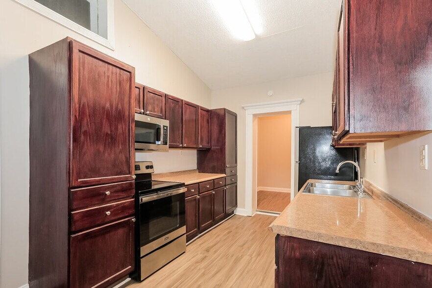 Building Photo - 1740 Eaglecreek Trail