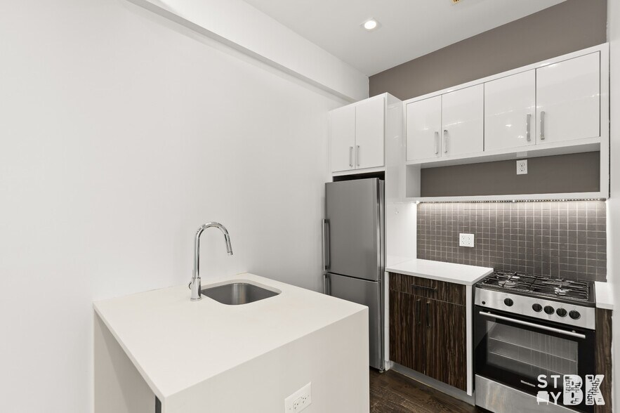 Building Photo - 444 Franklin Ave