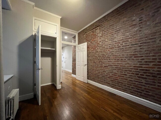 Building Photo - 336 E 18th St