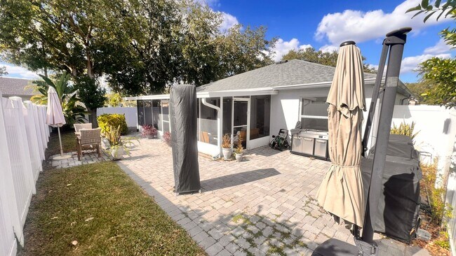 Building Photo - The Heart of Maitland: 3BD/2BA Home That F...