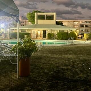 Building Photo - 330 SE 2nd St