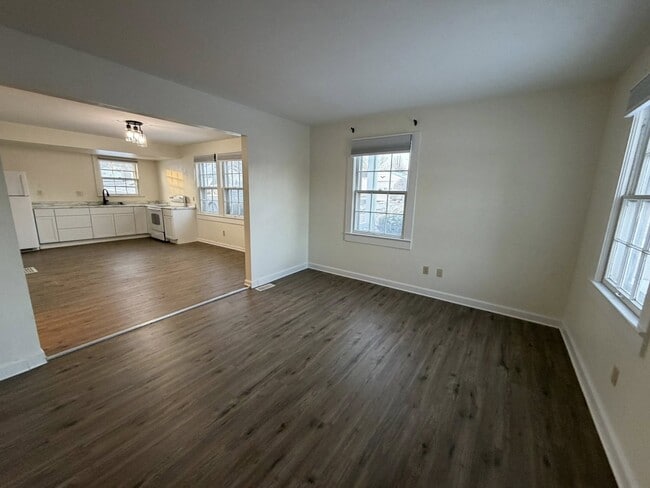 Building Photo - 932 Headley St