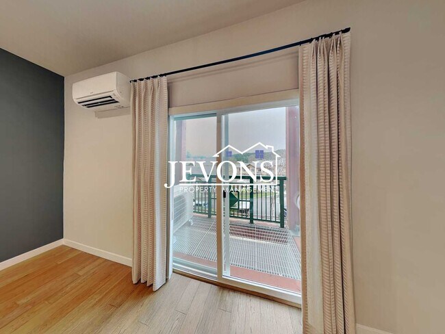 Building Photo - Coming soon! Modern Townhome Living in Prime Issaquah Location