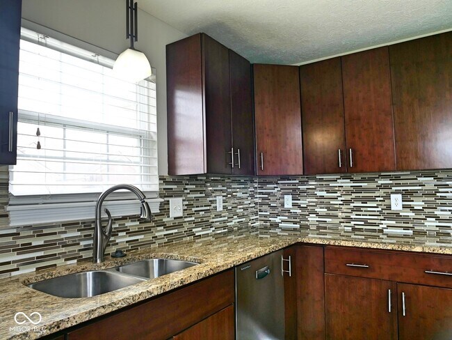 Building Photo - 11504 Grassy Ct