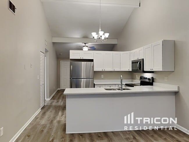 Building Photo - 16013 Woodpine Dr