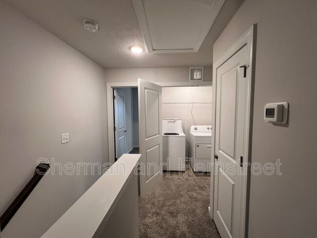 Building Photo - 7066 Hummingbird Dr