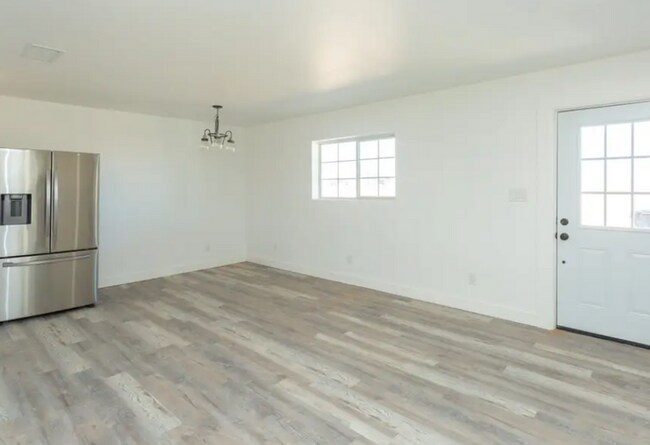 Building Photo - 4 br, 3 bath House - 1001 W Pine Lodge