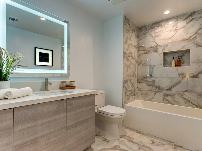 Building Photo - 338 Mariposa Ave