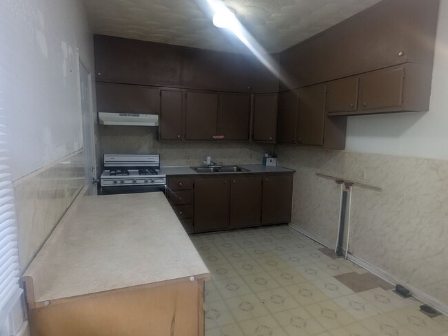 Building Photo - 3 Bedroom 1 Bath House