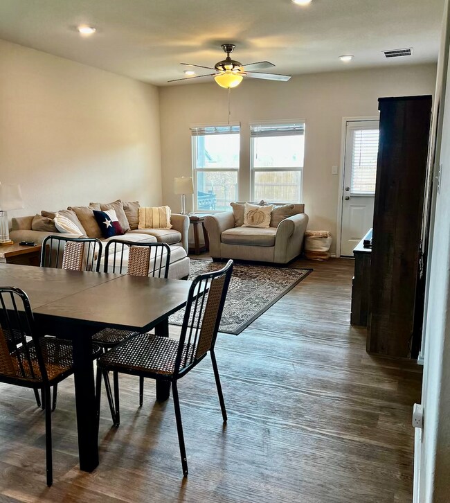 Building Photo - Gorgeous 4 Bedroom New Build in St. Hedwig!