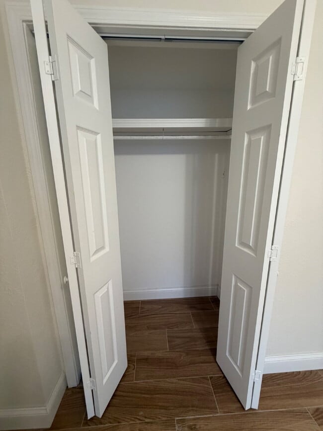 Building Photo - Last 2BR unit at Green Oaks