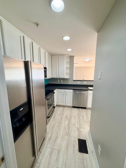 Building Photo - 607 Raphael Place