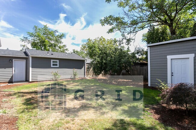 Building Photo - GPM657 - SE Raymond Ct. (T1)