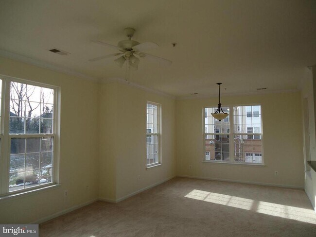 Building Photo - 43920 Hickory Corner Terrace