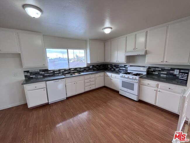 Building Photo - 4547 166th St