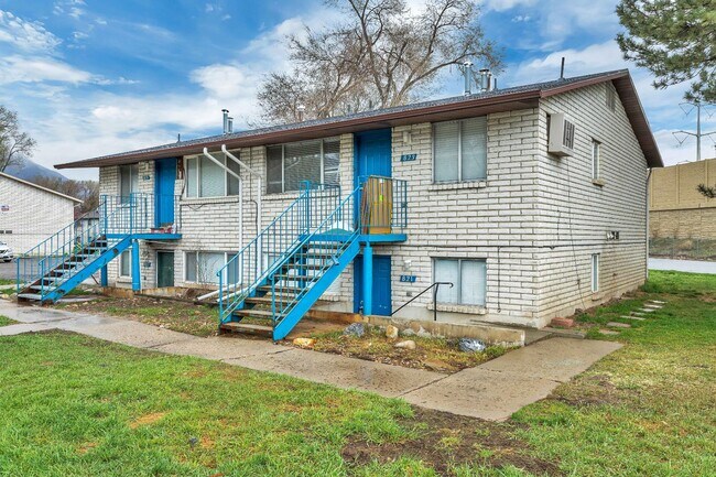 Primary Photo - 817 W Heather Ln