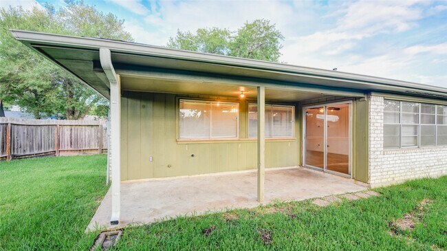 Building Photo - 9510 Huntington Way Dr