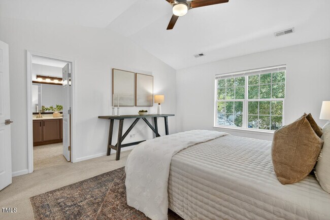 Building Photo - 3 Chownings St