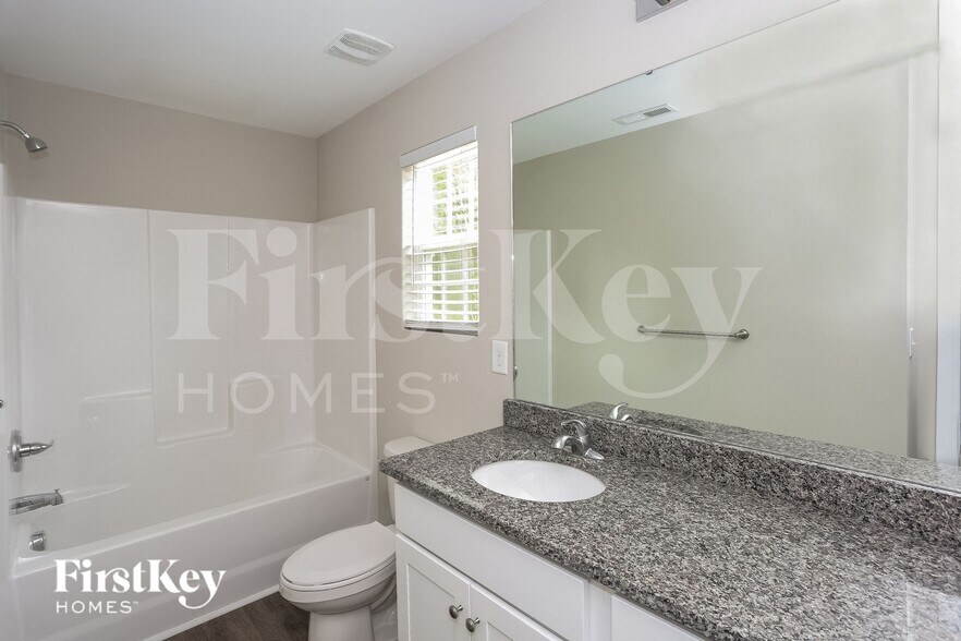 Building Photo - 2061 Samantha Dr