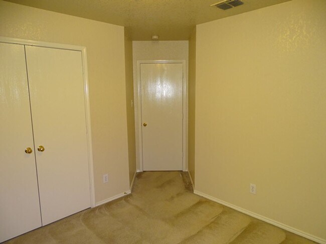 Building Photo - 6046 Mountain Meadow