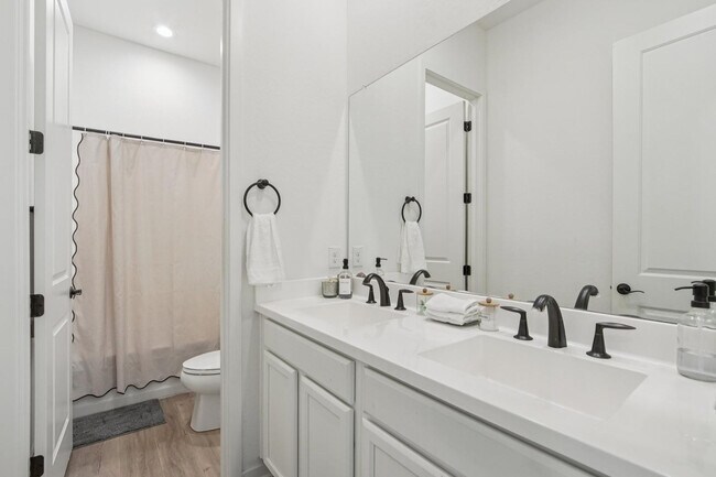 Building Photo - 19770 W Montecito Ave