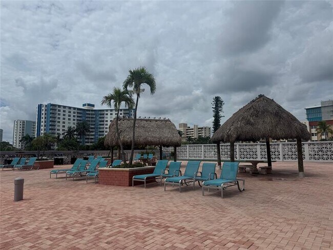 Building Photo - 405 N Ocean Blvd