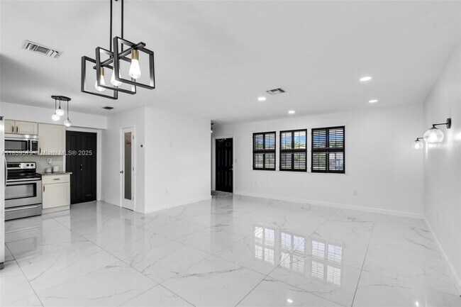 Building Photo - 8440 NW 11th Ct