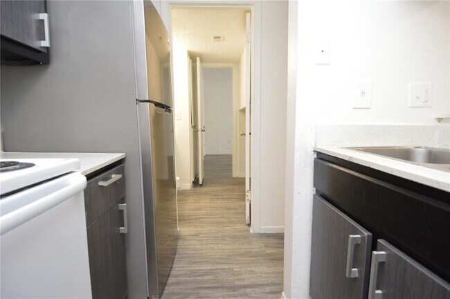 Building Photo - 5006 Moro Manor Dr