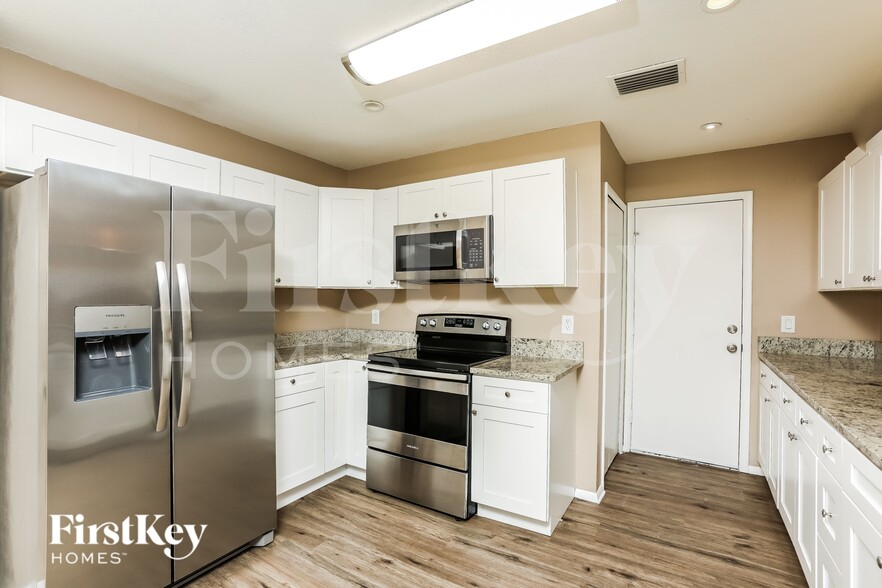 Building Photo - 10573 Satinwood Cir