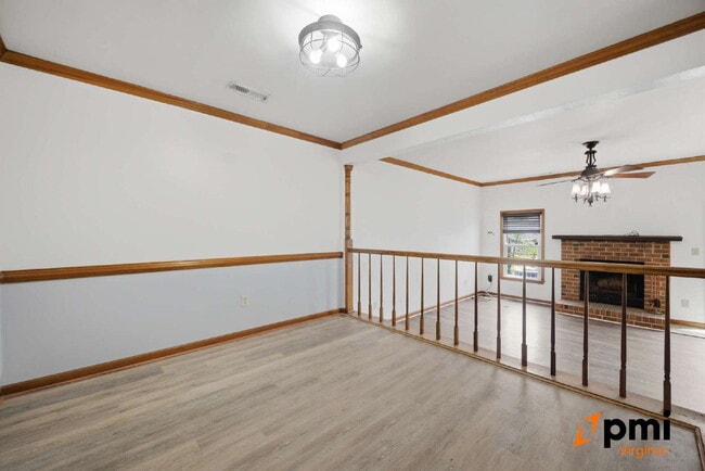 Building Photo - UPDATED 3 BEDROOM 2.5 BATH, FENCED YARD PETS ALLOWED