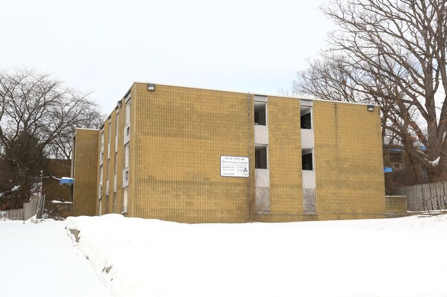 Building Photo - 817 N Stevenson St