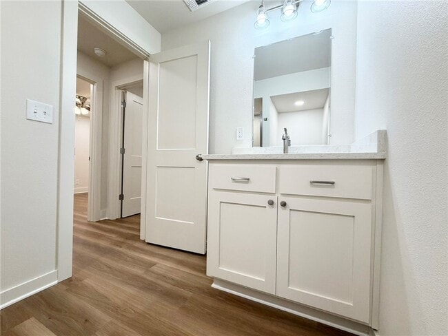 Building Photo - 14911 Dutchmans Dr