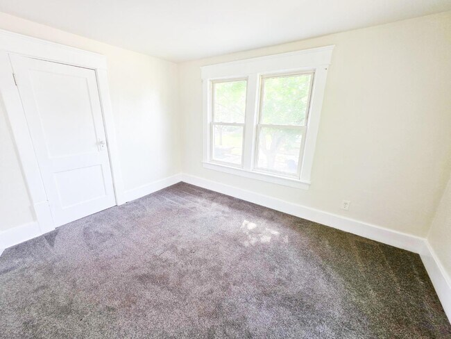 Building Photo - 905 Berwin St