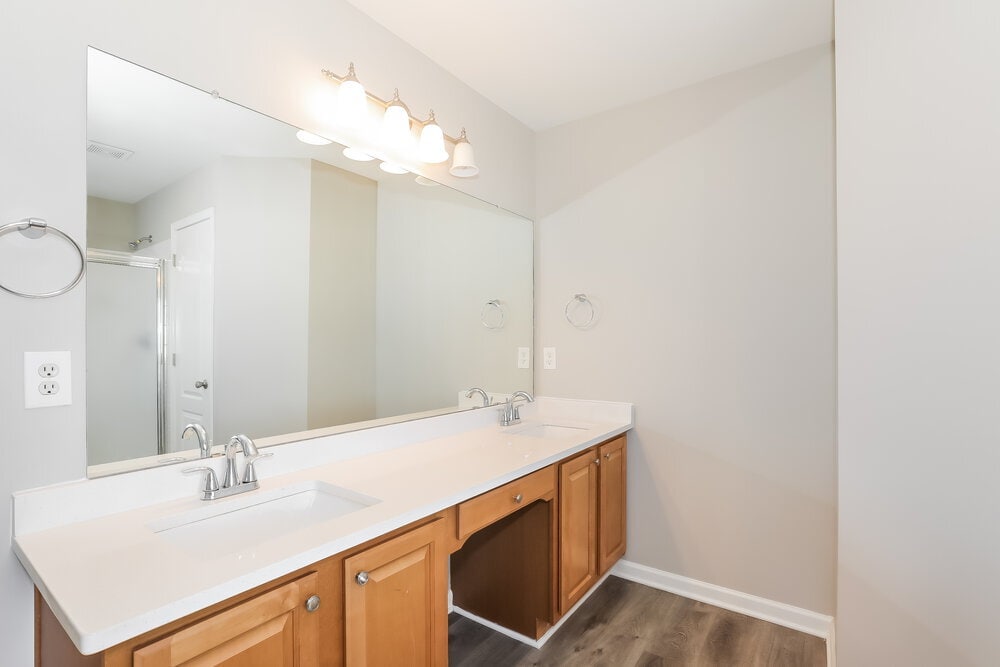 Building Photo - 1230 St James Pl