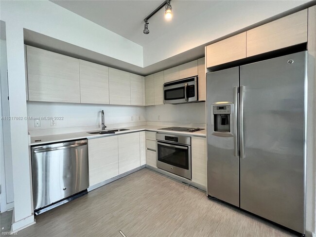 Building Photo - 1 br, 1 bath Condo - 4250 Biscayne Blvd 2783