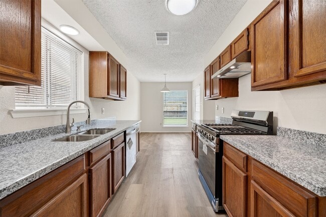 Building Photo - 12047 Plumpoint Dr