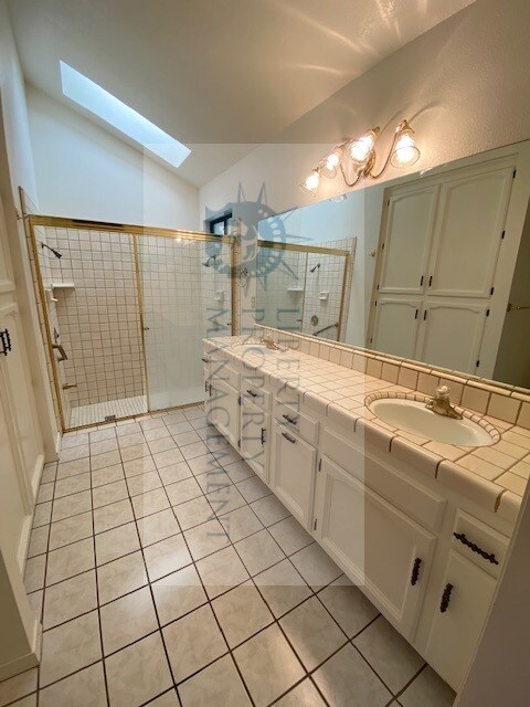 Building Photo - 6223 N West Ave