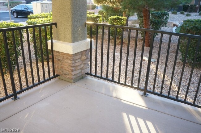 Building Photo - 6868 Sky Pointe Dr