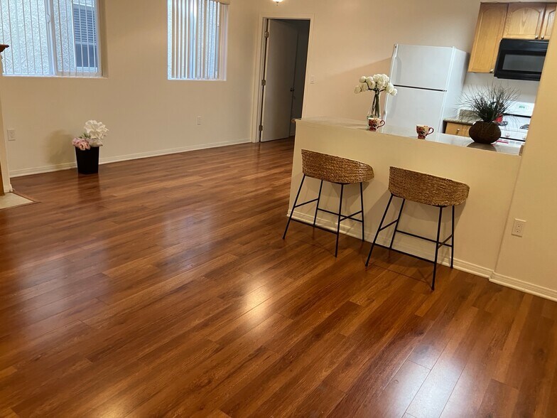 Building Photo - 1952 Selby Ave