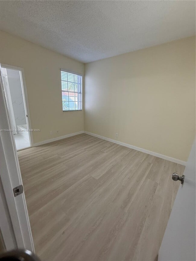 Building Photo - 1601 Sorrento Dr