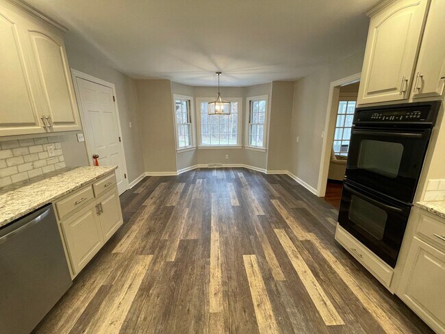 Building Photo - Executive Rental in Horseleg Creek- $3,295