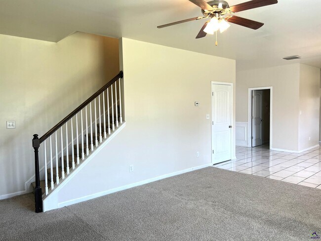 Building Photo - 807 Citrona Dr