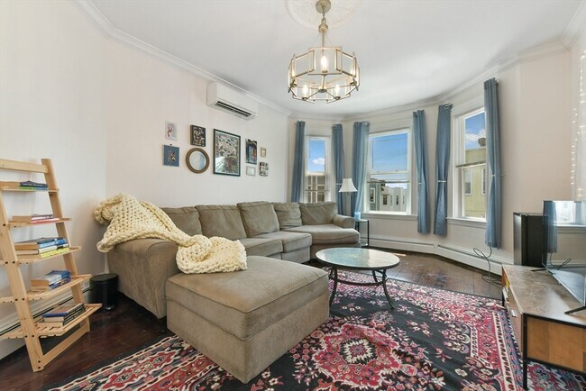 Building Photo - 530-532-532 E 6th St