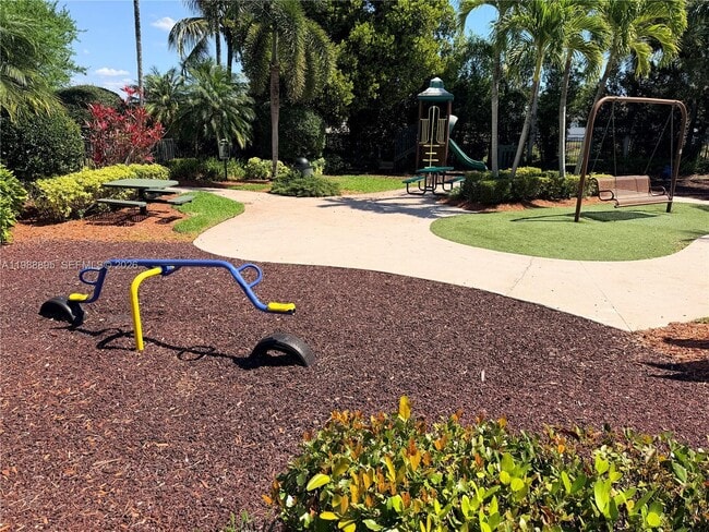 Building Photo - 4110 NE 22nd Ct