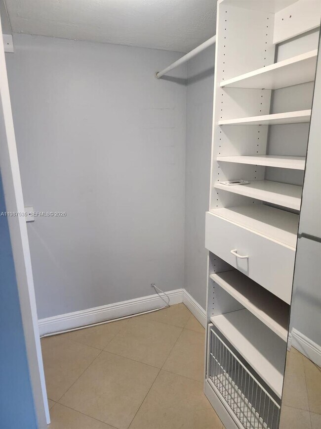 Building Photo - 537 N University Dr