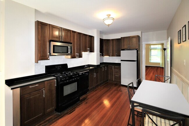 Building Photo - 1805 Beacon St