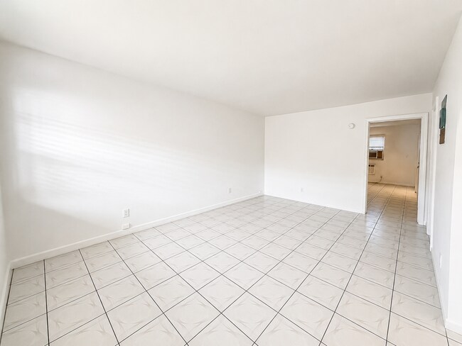 Building Photo - 920 SW 15th Terrace