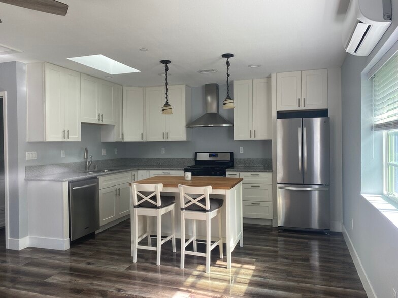 Building Photo - 10390 Don Pico Rd