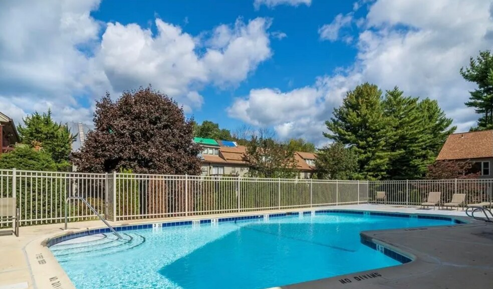 Building Photo - 33 Village Walk